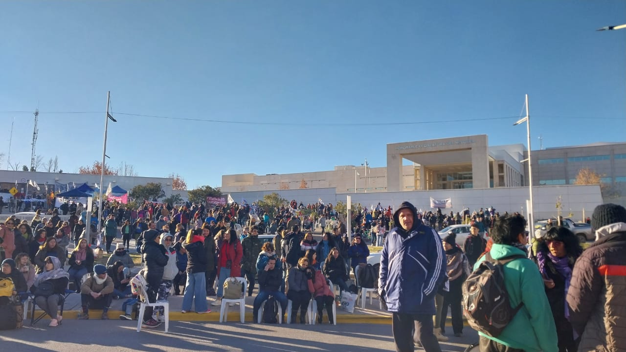 ¿Qué dice la ley de "presentismo" y cómo defendemos la escuela pública?