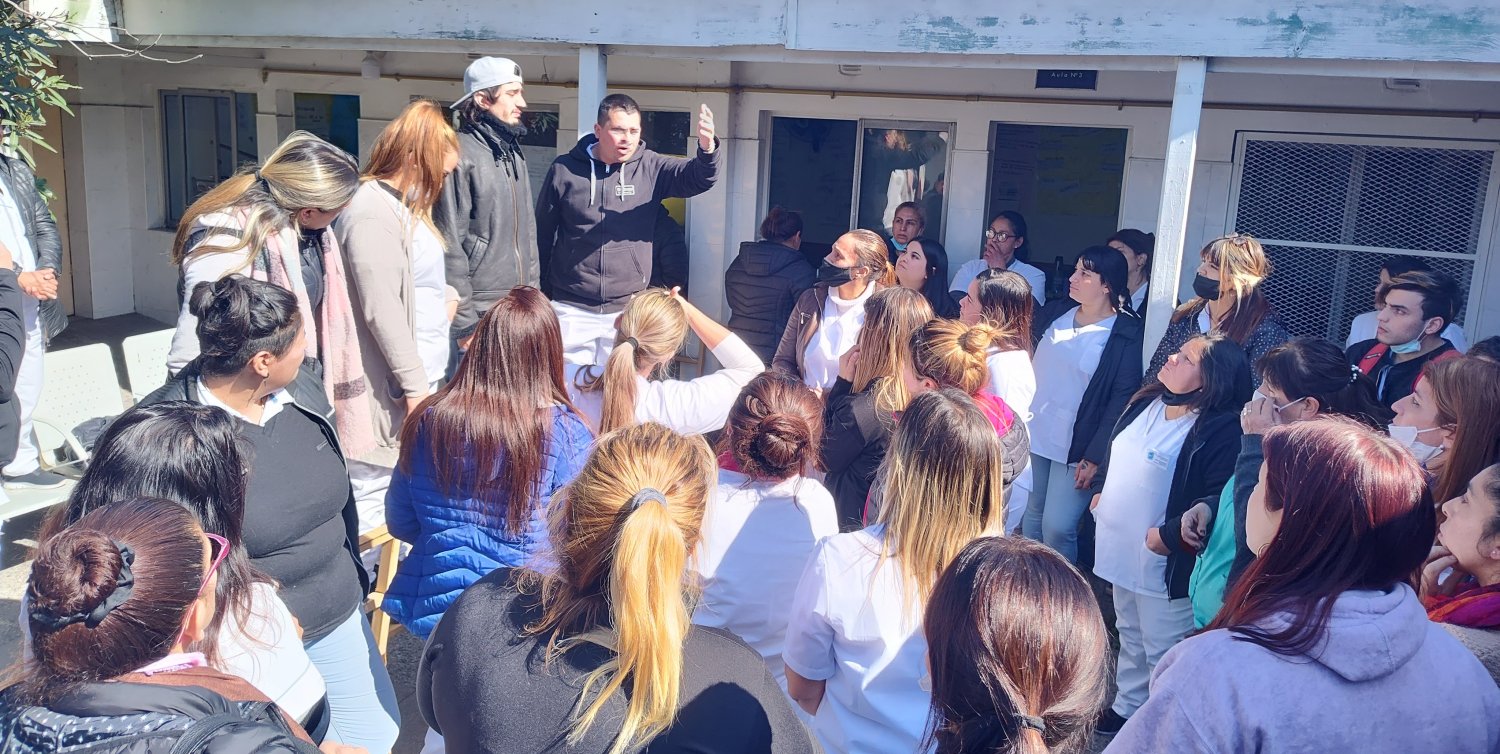 Avellaneda: sigue con fuerza la toma contra la demolición de la Escuela de Enfermería