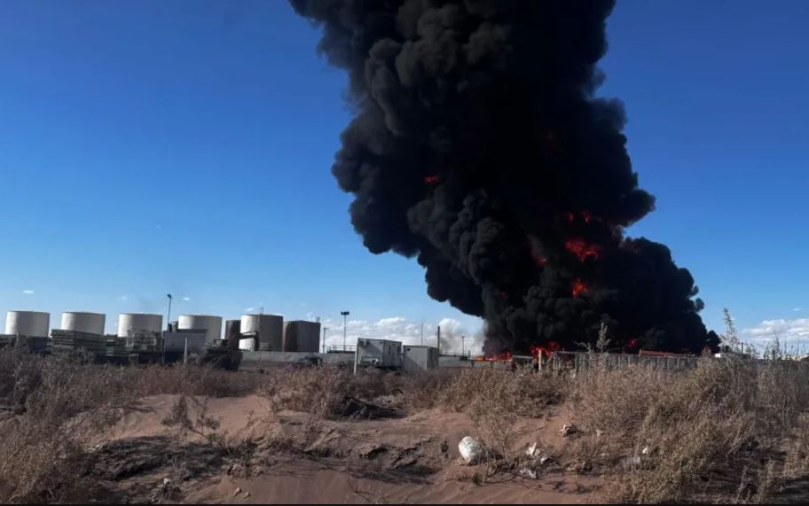 Impactante incendio en un basurero petrolero de Vaca Muerta