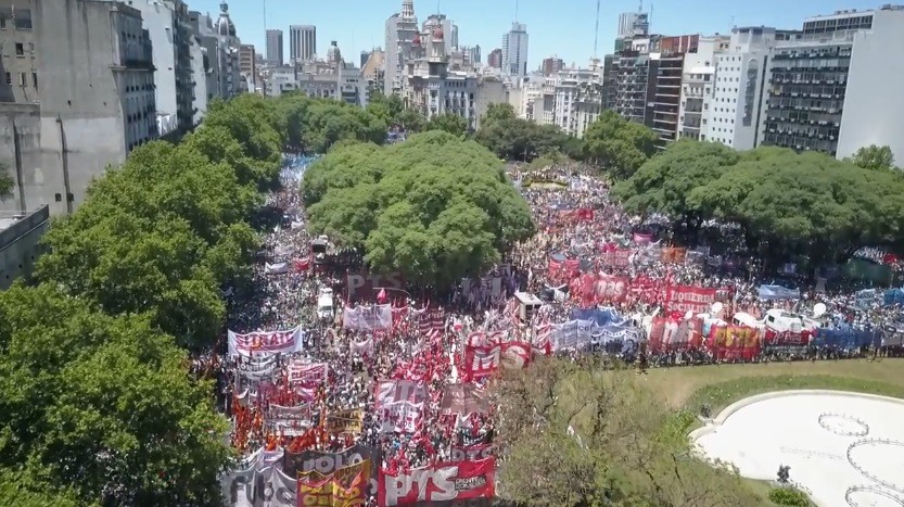 Ahora es cuando: a las calles para derrotar los vetos y el ajuste del “rey” Milei