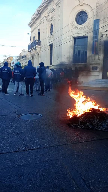 Trabajadoras y trabajadores municipales autoconvocados reclaman por aumento salarial