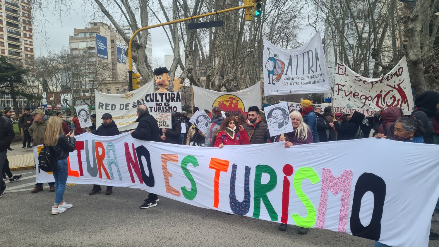 "Cultura no es turismo" Cientos se movilizan en Mar del Plata 