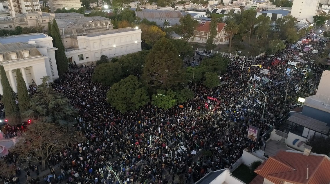  Impresionante movilización educativa en Bahía Blanca, histórica por su masividad 