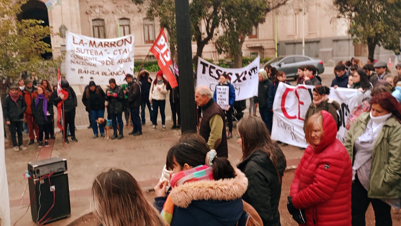 Alto acatamiento al paro en Bahía, la Celeste de Baradel ataca la lucha docente