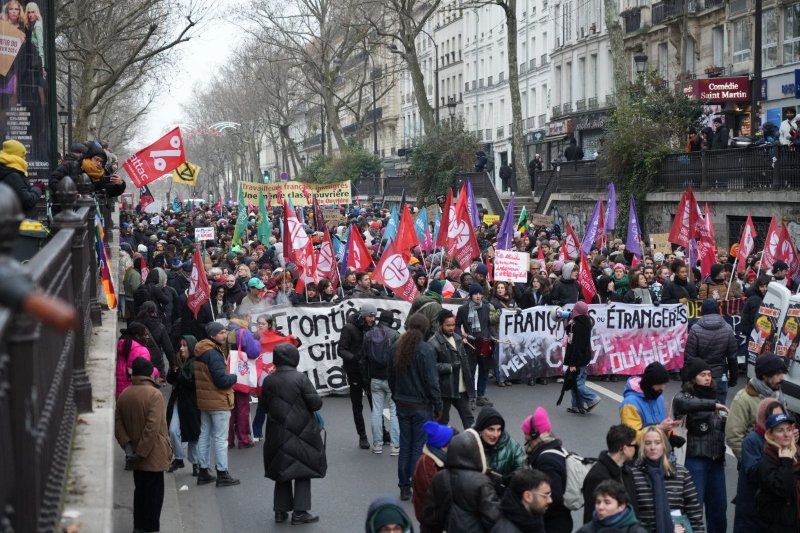 Francia: Miles marcharon ante la convocatoria de grupos de inmigrantes indocumentados