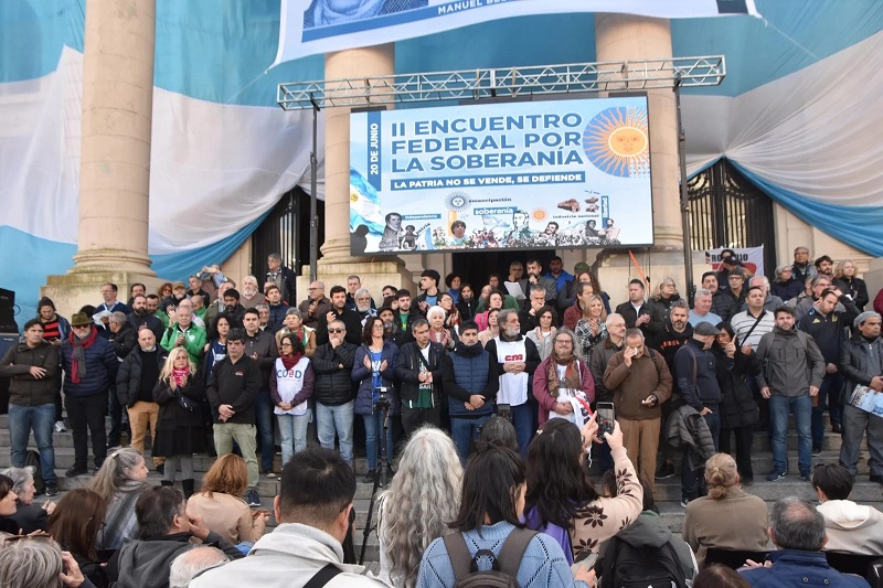 Oxímoron: la búsqueda de la soberanía con quienes entregan el país y la dirigencia sindical que lo permite 