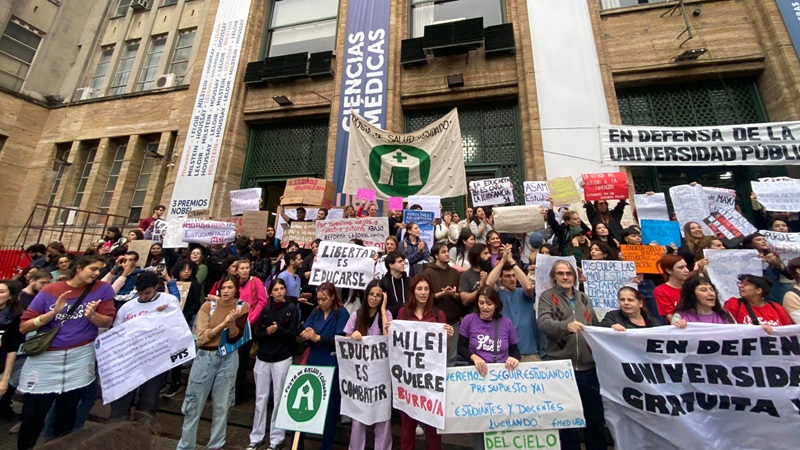 Abrazo a Ciencias Médicas UBA en defensa de la universidad pública