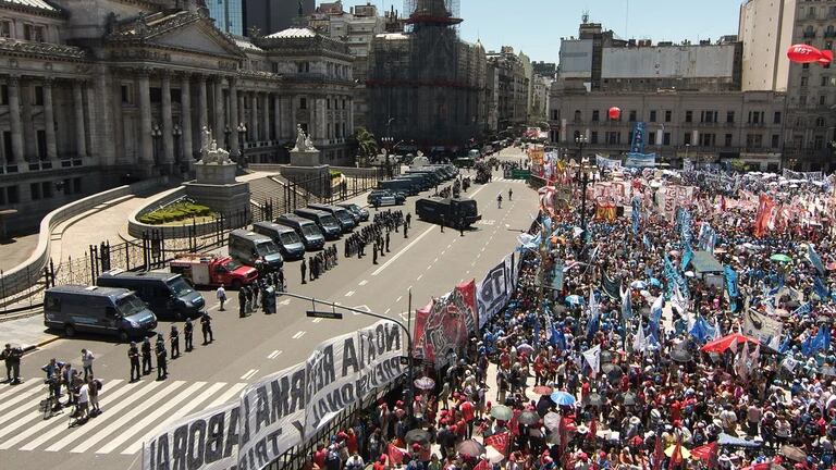 24E: convocatoria de la columna independiente