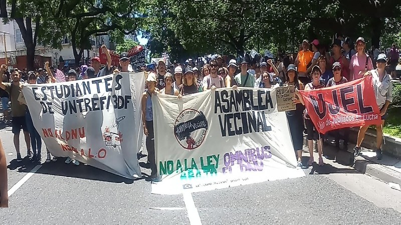 La Asamblea Vecinal de Tres de Febrero movilizó en el paro del junto a docentes, estudiantes y jubilados 