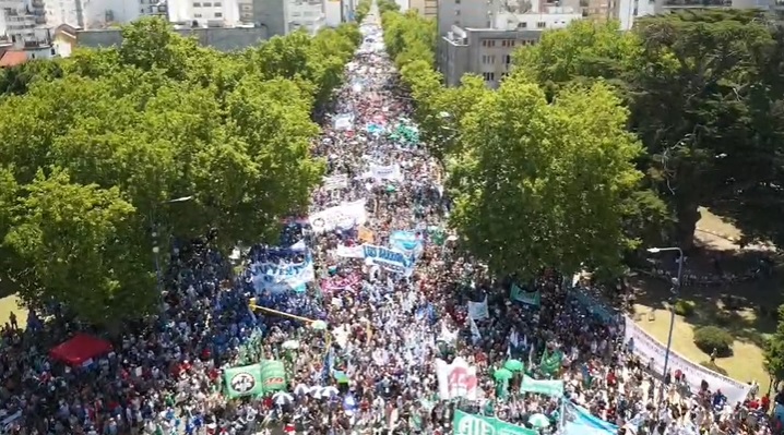  Miles en las calles de Mar del Plata en rechazo al DNU y la Ley Ómnibus de Milei