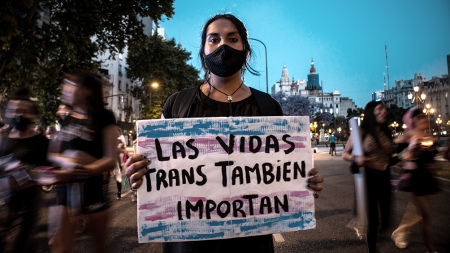  El drama de la silicona líquida en las trans: la historia de Carolina