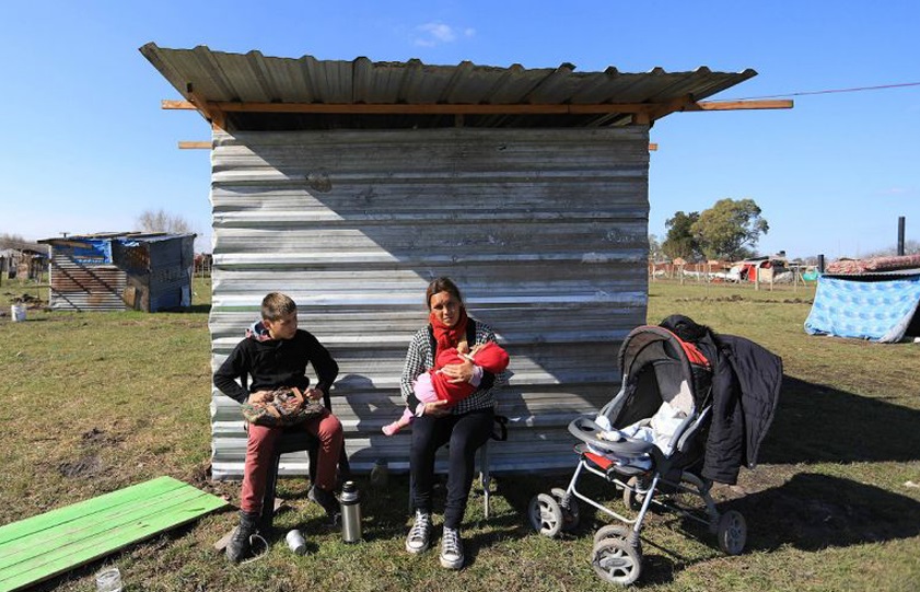 Paradojas capitalistas: "reinas del hogar", pero sin derecho al techo propio