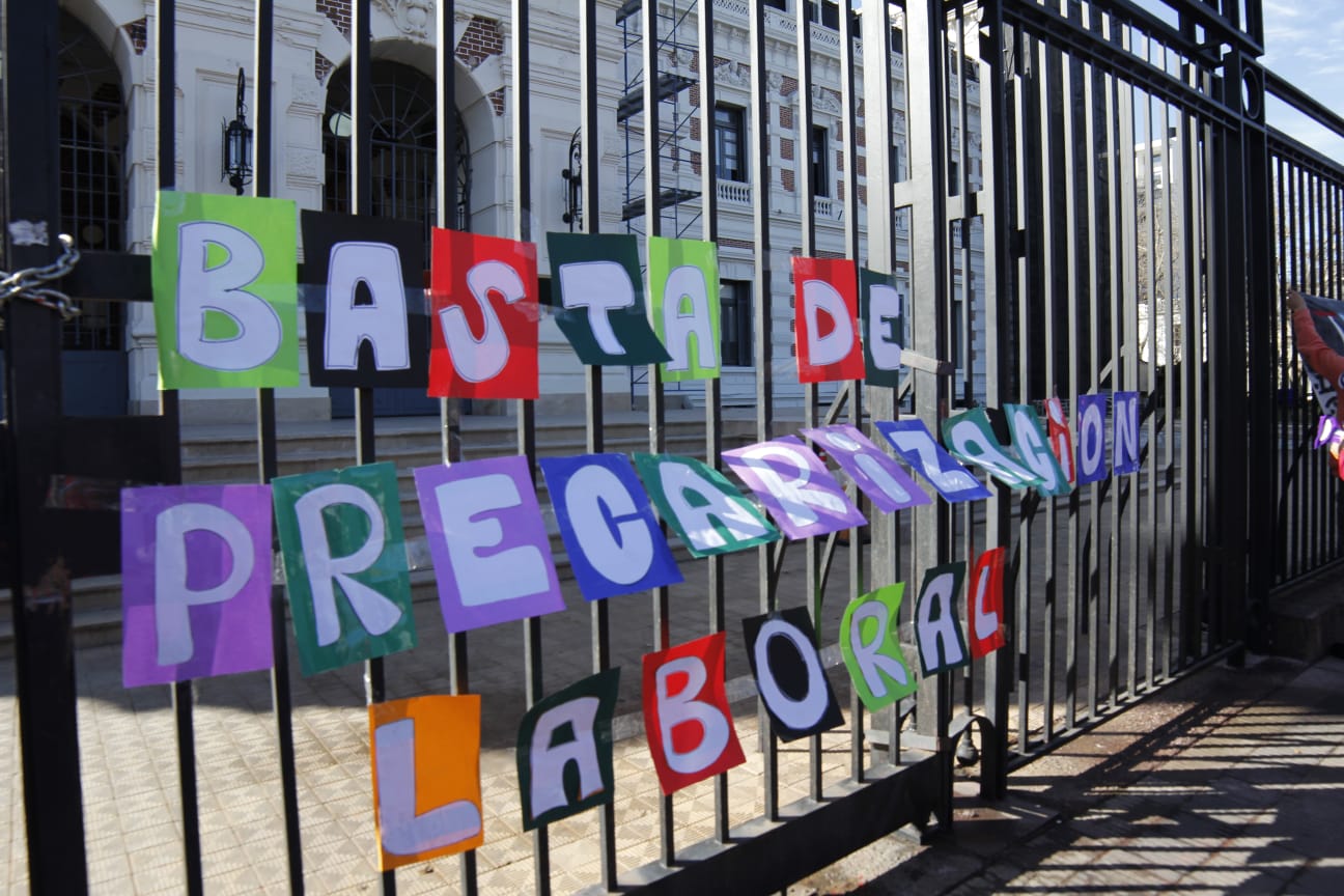 Docentes ATR: Kicillof profundiza la precarización y recorta 6.000 cargos en educación