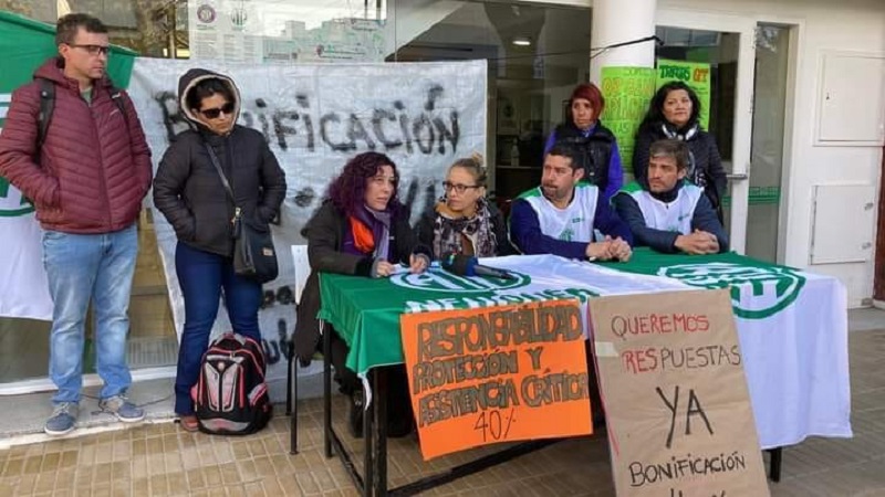 Trabajadores de la subsecretaría de Familia de Neuquén intensifican medidas de fuerza 