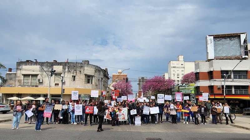 Enorme volanteada y asamblea docente en Santa Fe Capital