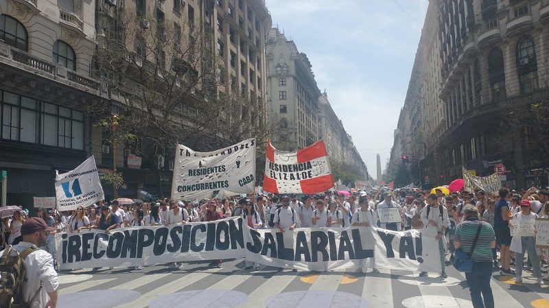 Estudiantes de medicina apoyan la lucha de los trabajadores de salud