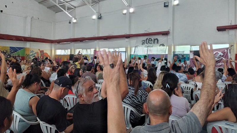 Neuquén: Gran asamblea de Aten Capital rechaza la propuesta del gobierno