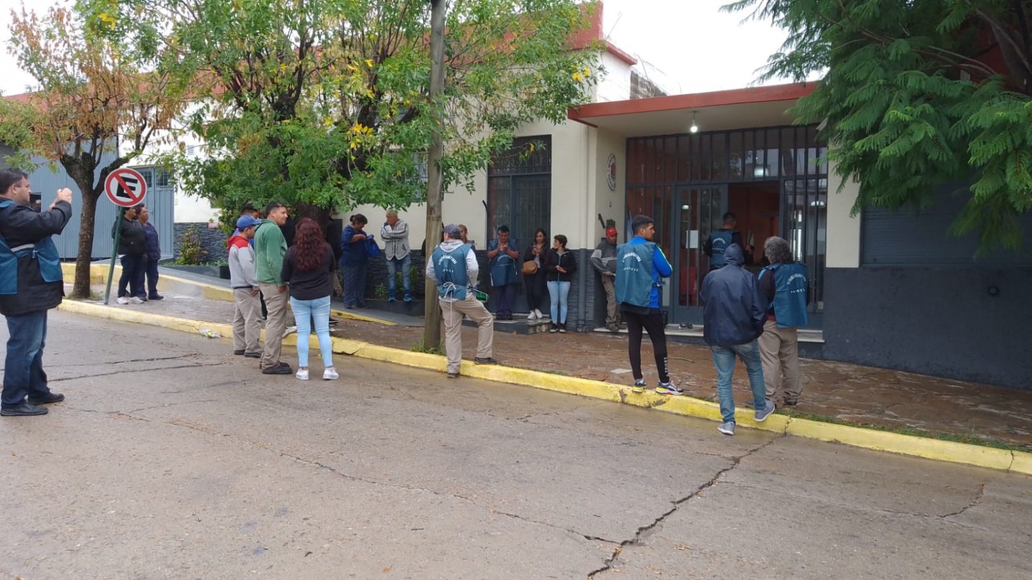 Municipales de Huerta Grande protestan por salarios