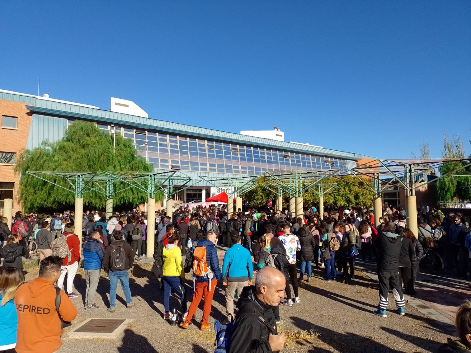 Multitudinaria jornada de lucha de Aten Capital en el Consejo de Educación