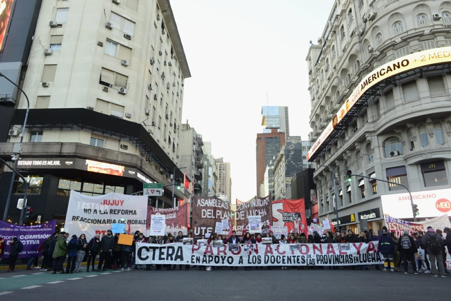 Gran jornada nacional de lucha en apoyo a los docentes de Jujuy, Salta y de todo el país