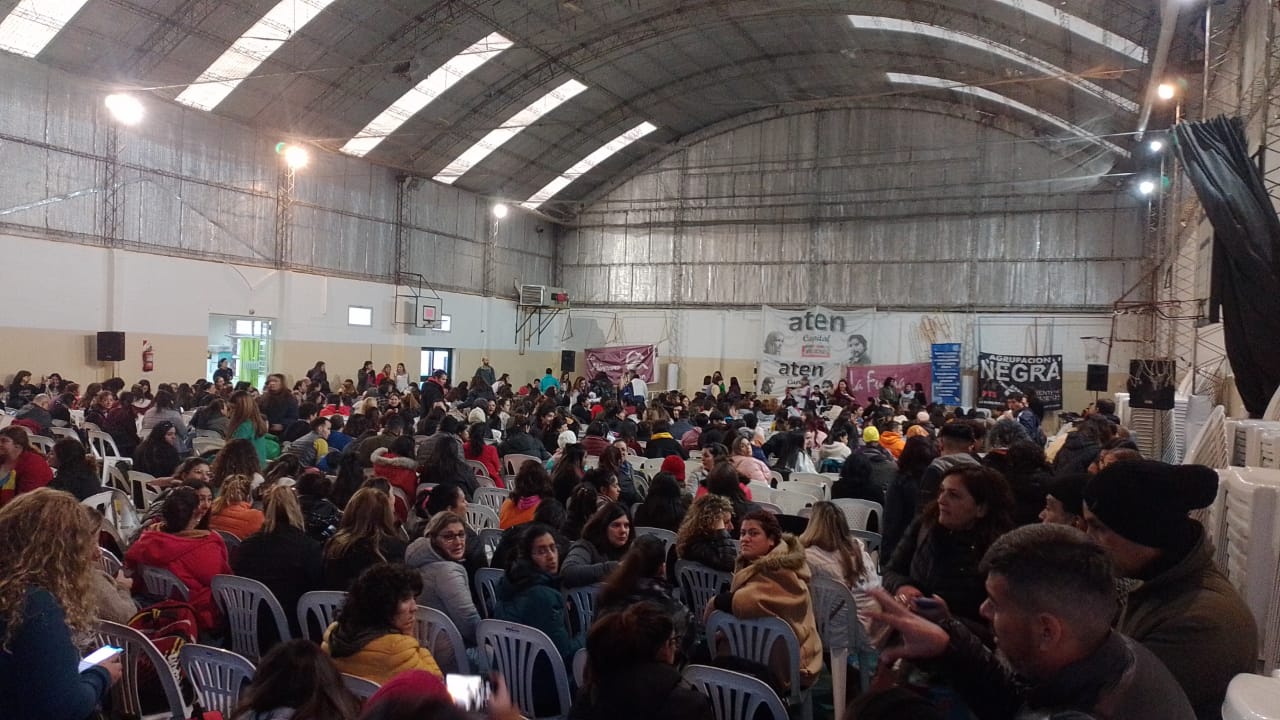 Docentes de Neuquén y Plottier votan medidas de lucha para el 28 y 29 de junio