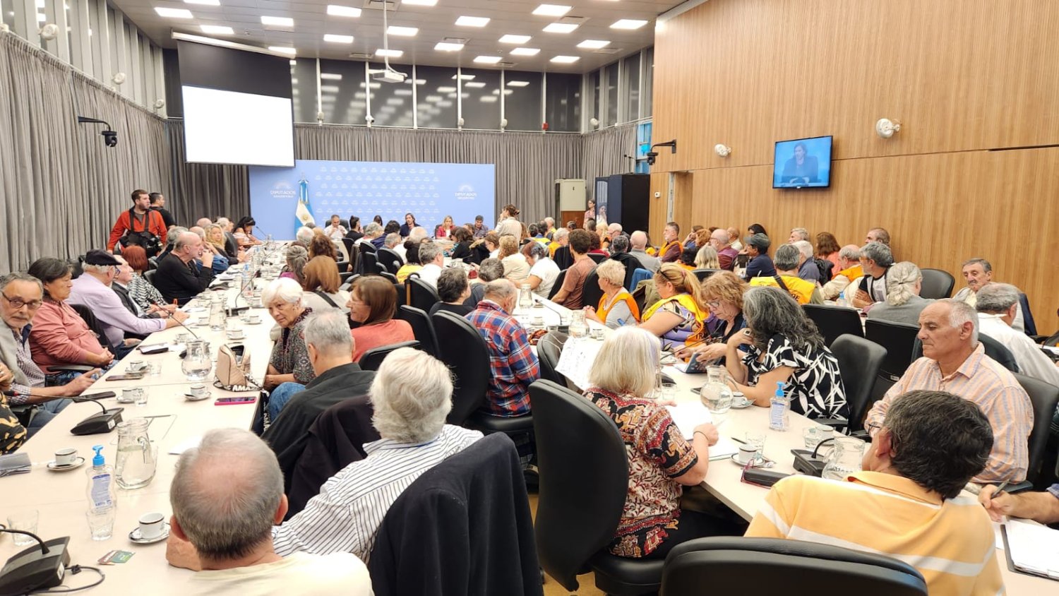 Se realizó la Audiencia Pública del FIT junto a jubilados y jubiladas en lucha