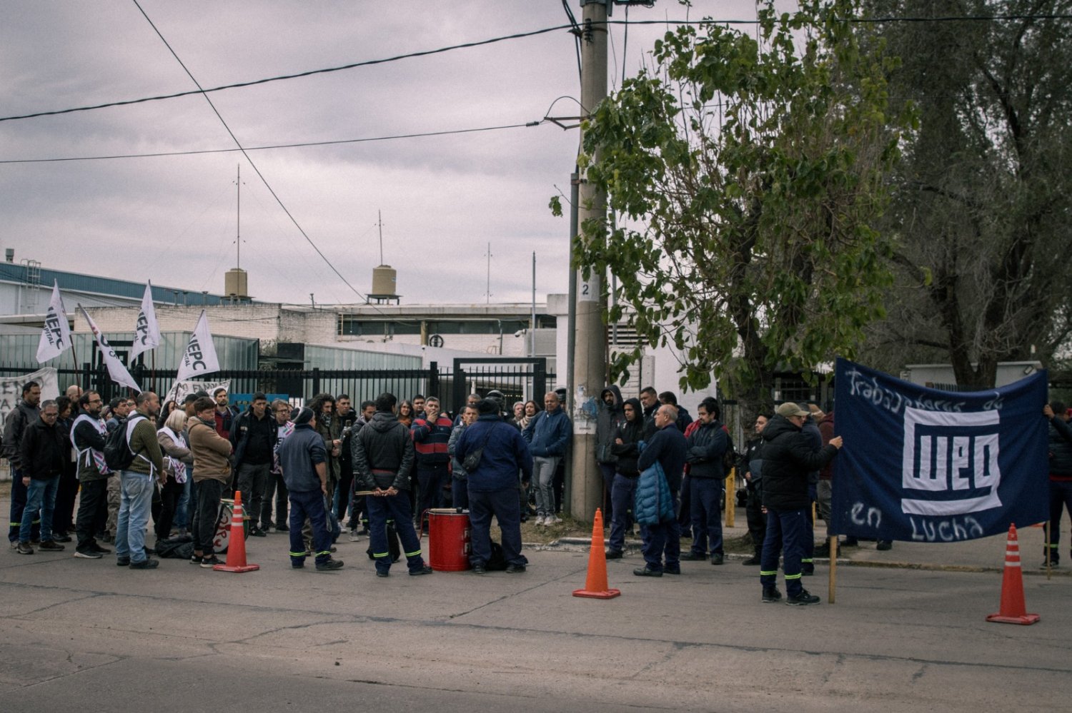 Corte en reclamo por despidos en Metalúrigica Weg