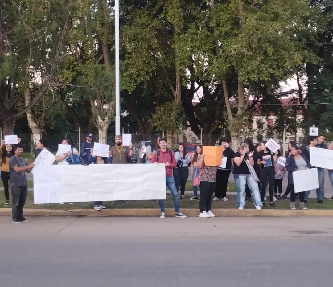 Construir un centro democratico desde abajo y acompañe la pelea de las y los trabajadores