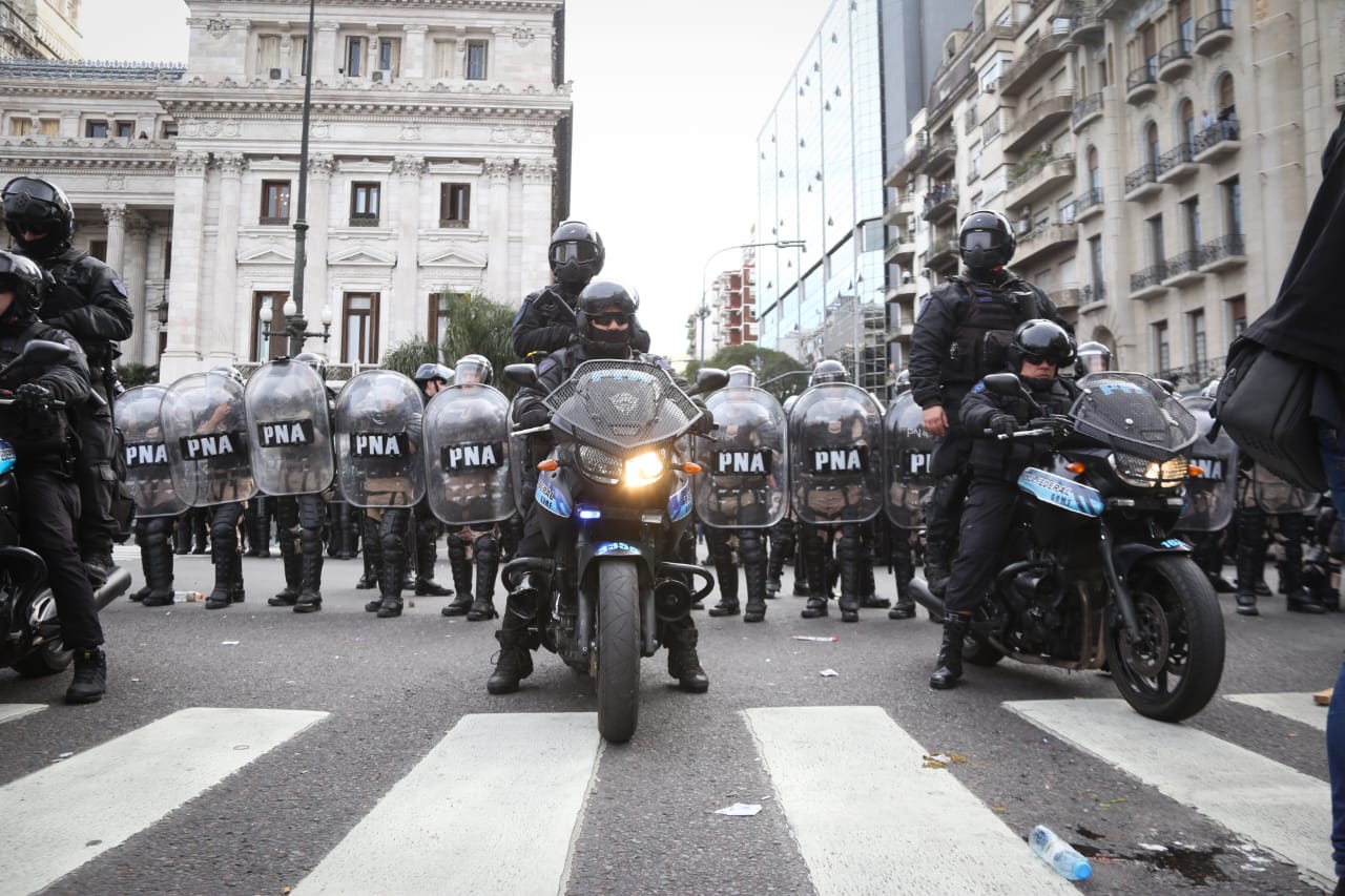 Represión en Congreso tras la votación para ajustar a los jubilados