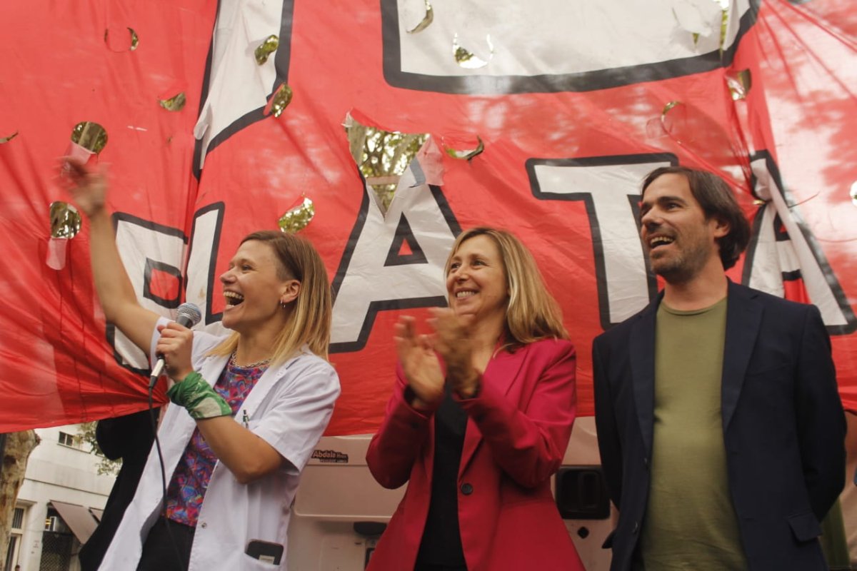 Con Myriam Bregman y Nicolás del Caño, diputados nacionales PTS/Frente de Izquierda