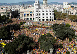 Decenas de miles claman por la independencia en Barcelona