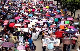 Liberan a 44 maestras y maestros detenidos en Chiapas