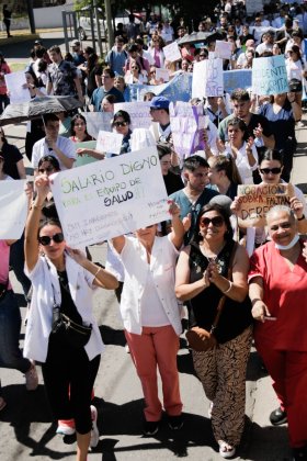 Trabajadores de la salud van al paro por tiempo indefinido