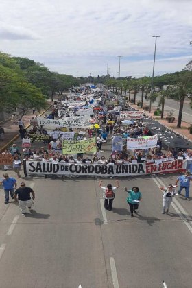 Masiva movilización de la salud en rechazo al decreto de Schiaretti