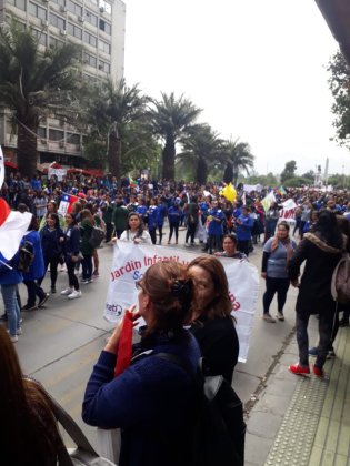 Sala cuna: Trabajadoras de la educación se manifiestan contra el proyecto de sala cuna del gobierno