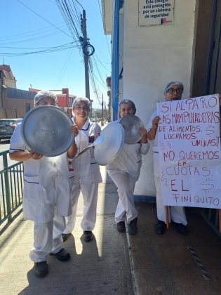  Trabajadoras manipuladoras de alimentos se movilizan en Valparaíso ¡Aliservice paga lo que debes! 