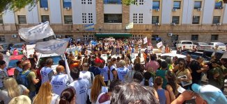 Trabajadores de la educación exigieron al Gobierno de Mendoza una revocatoria al cierre de cursos y fusiones de escuelas para jóvenes y adultos