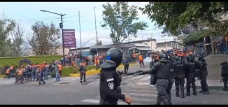 Mendoza: brutal represión a trabajadores municipales de Godoy Cruz que reclamaban por el salario