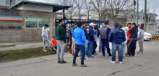 Triunfo de los trabajadores de Atanor: conciliación obligatoria con los despedidos adentro