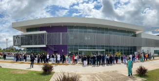 Abrazo en el Hospital Cuenca Alta de Cañuelas