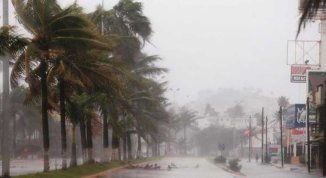 Huracán Newton ya tocó tierra, alerta en 10 estados 