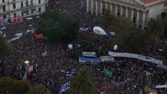 Marcha universitaria contra el veto y el plan de Milei: ninguna confianza en la rosca de las autoridades y el Congreso