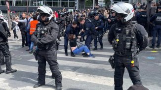 Detenciones masivas en Francia contra ambientalistas que protestaban contra la petrolera Total