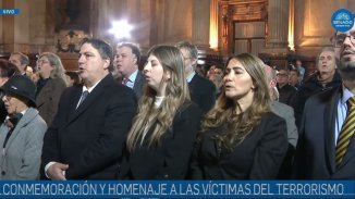 La senadora chubutense Andrea Cristina estuvo en el acto negacionista junto a Villarruel 