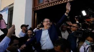 Guatemala: fuerte derrota de la derecha ante amplio triunfo presidencial de Bernardo Arévalo