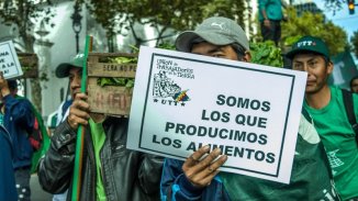 Pequeños productores protestan en el Congreso contra la ley Monsanto de semillas 