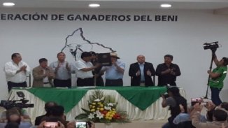 Evo Morales otorga nueva concesión a la agroindustria y autoriza desmonte de bosques para ganadería