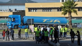 El Gobierno de Portugal moviliza a los militares para romper la huelga de transportistas