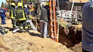 Atrapados bajo tierra: murieron dos trabajadores tercerizados de AySA en Escobar