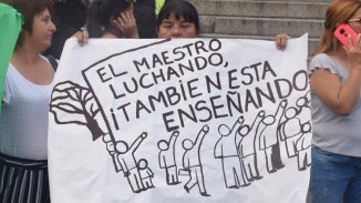 Docentes marcharon en repudio a la eliminación de la cláusula gatillo